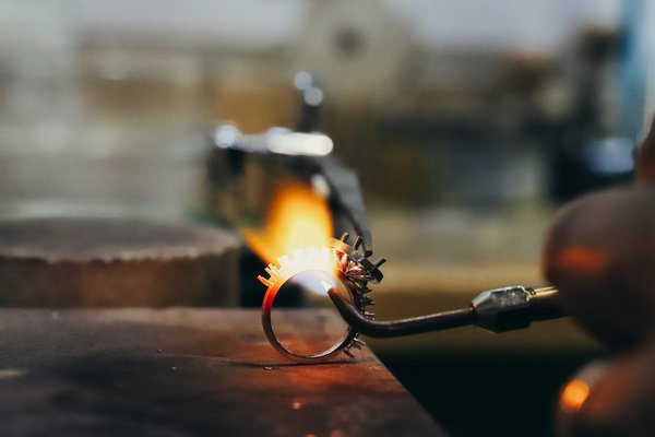 Où suivre des cours de fabrication de bijoux en Inde ?